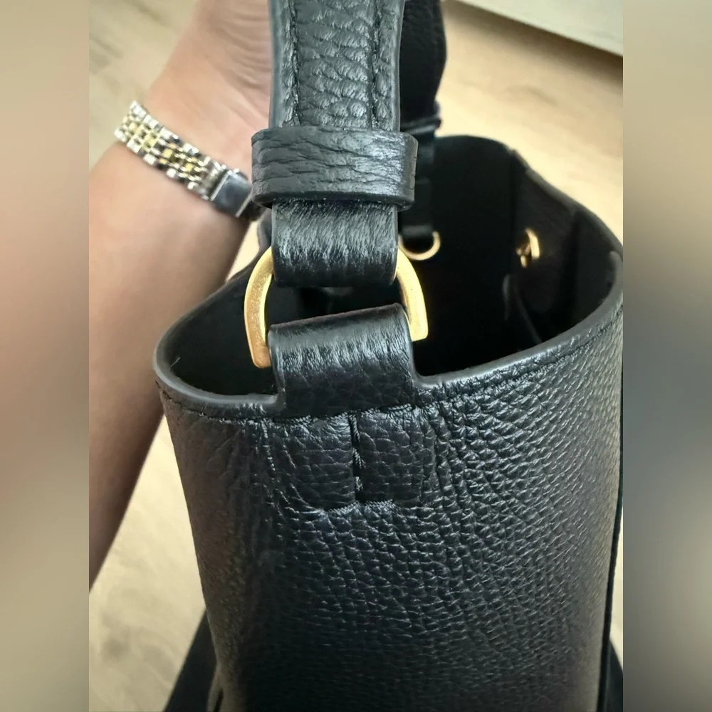 Tory Burch small McGraw Bucket bag🖤